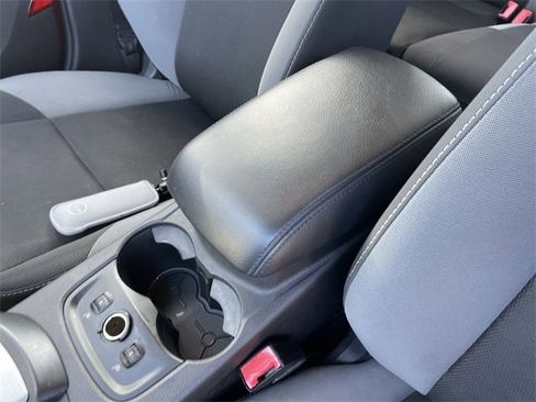 Used 2013 Ford Focus SE w/ SE Winter Pkg image 19