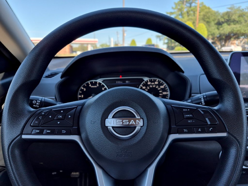 Used 2023 Nissan Altima 2.5 SV FWD image 18