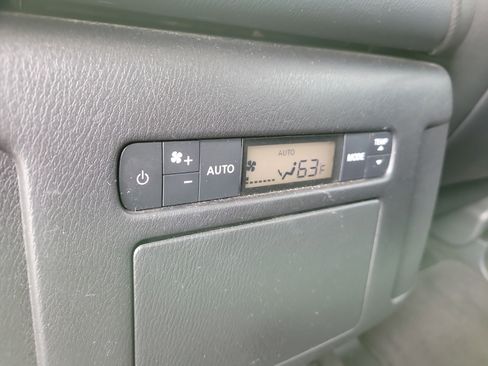 Used 2021 Nissan Armada SL w/ Captain's Chairs Package image 13