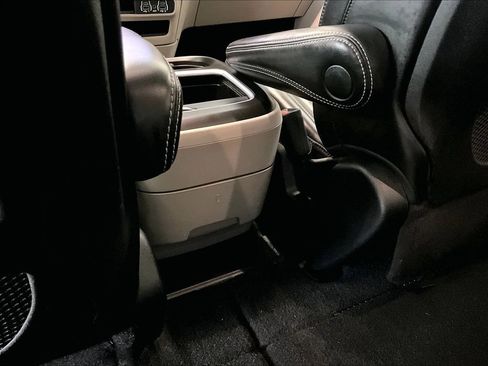 Used 2023 Chrysler Pacifica Touring-L FWD image 28
