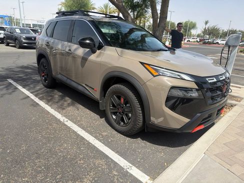Certified 2026 Nissan Rogue SV AWD/4WD image 3