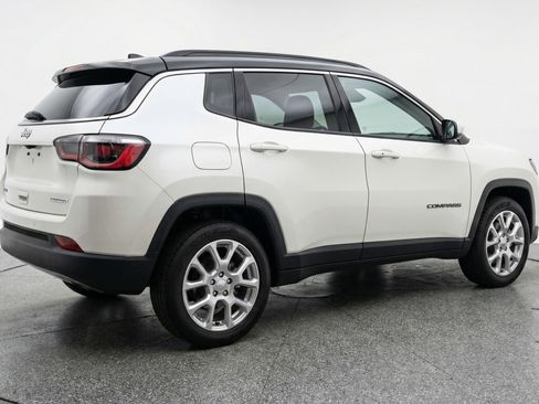 Used 2025 Jeep Compass Limited AWD/4WD image 9