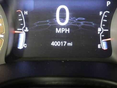 Used 2022 Jeep Compass Latitude FWD image 35