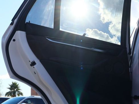 Used 2017 BMW X5 xDrive40e image 32