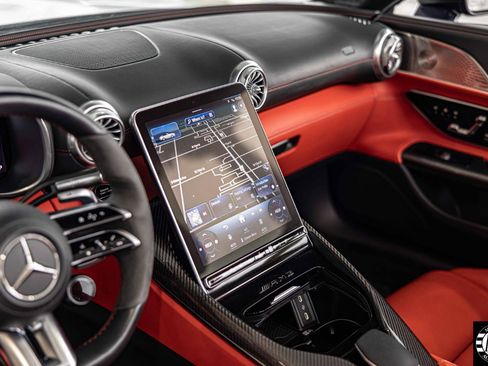 Used 2022 Mercedes-Benz SL 63 AMG 4MATIC w/ AMG Aerodynamic Package image 15