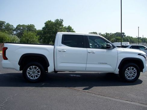 Used 2026 Toyota Tundra SR5 w/ SR5 Premium Package AWD/4WD image 9
