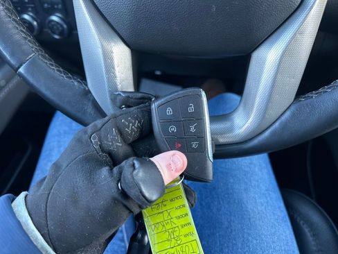 Used 2022 GMC Yukon XL Denali image 9