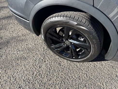 Used 2024 Volkswagen Tiguan SE R-Line image 9