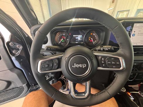 Certified 2025 Jeep Wrangler Unlimited Sahara AWD/4WD image 20