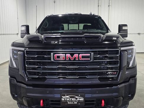 Used 2025 GMC Sierra 2500 AT4 w/ AT4 Premium Plus Package AWD/4WD image 3