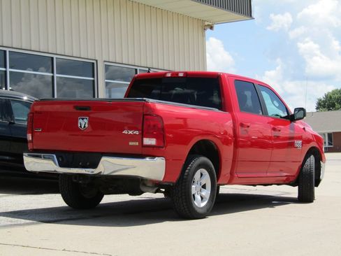 Used 2019 RAM 1500 Classic SLT w/ Luxury Group AWD/4WD image 3