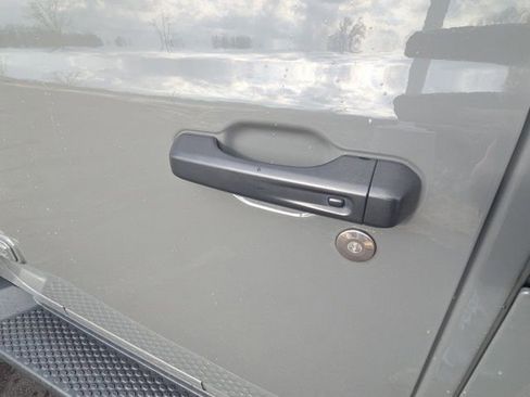 Used 2020 Jeep Wrangler Unlimited Sahara image 22