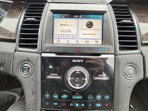 Used 2018 Ford Taurus Limited image 14