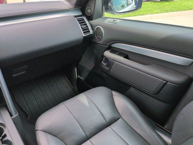 Used 2020 Land Rover Discovery Landmark AWD/4WD image 18