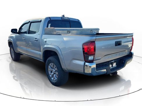 Used 2018 Toyota Tacoma SR5 RWD image 4