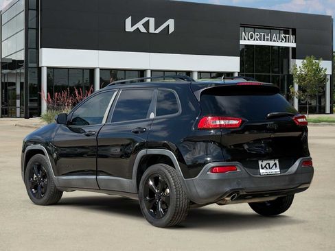 Used 2018 Jeep Cherokee Latitude w/ Altitude Package FWD image 5
