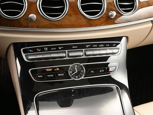 Used 2018 Mercedes-Benz E 300 4MATIC image 17