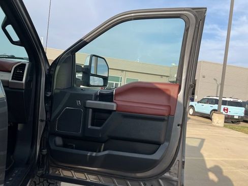 Used 2022 Ford F350 Platinum w/ FX4 Off-Road Package image 23