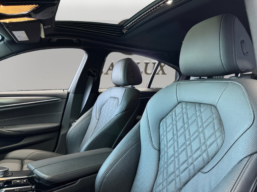 Used 2021 BMW 540i w/ M Sport Package RWD image 9