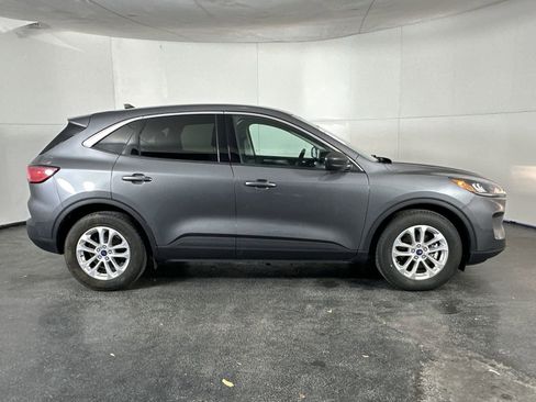 Used 2022 Ford Escape SE w/ Cold Weather Package FWD image 9