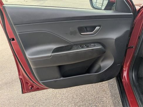 Used 2024 Hyundai Kona Limited image 11