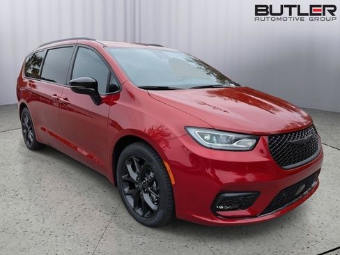 New 2026 Chrysler Pacifica Select FWD image 8