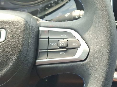 Used 2022 Jeep Compass Latitude FWD image 21