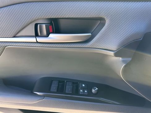 Used 2025 Toyota Camry SE image 24