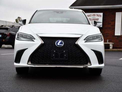 Used 2022 Lexus ES 300h F Sport image 2