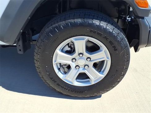 Used 2025 Jeep Wrangler Sport image 11