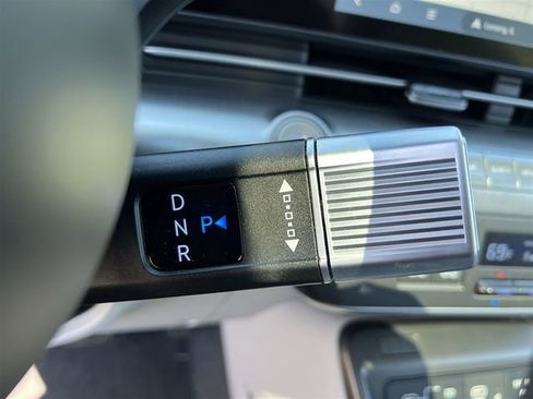 Used 2024 Hyundai Kona Limited FWD image 25