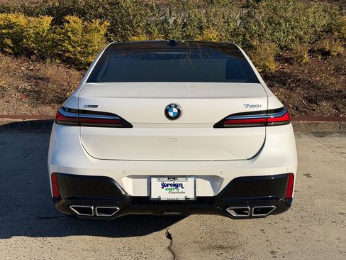 Used 2023 BMW 760i xDrive image 4