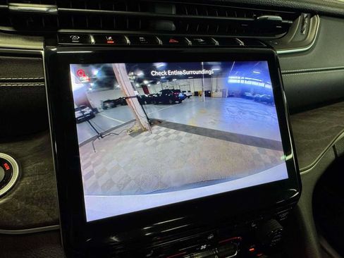 Used 2023 Jeep Grand Cherokee L Limited AWD/4WD image 27