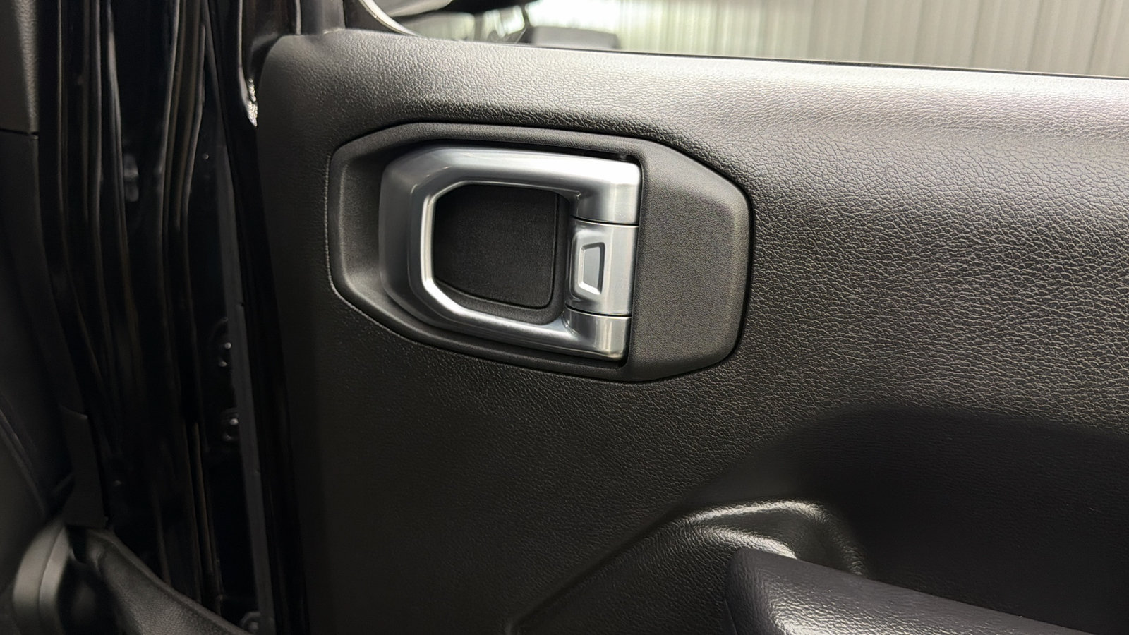 Used 2024 Jeep Wrangler Unlimited AWD/4WD image 44