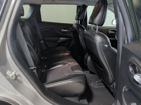 Used 2019 Jeep Cherokee Limited AWD/4WD image 16