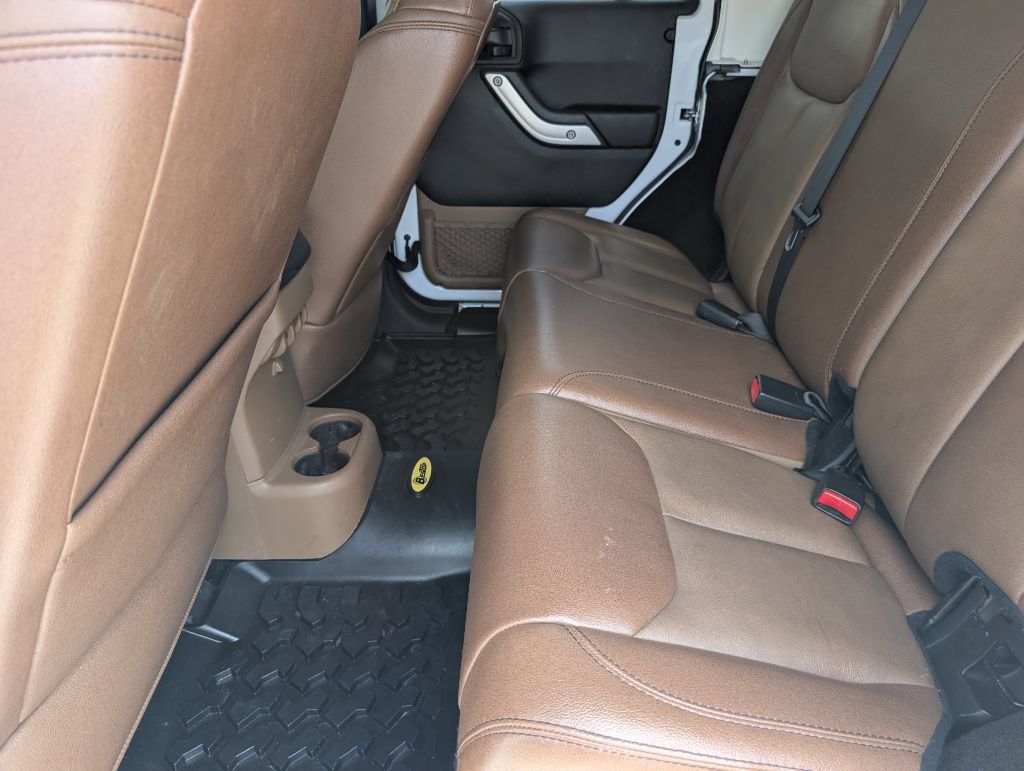 Used 2017 Jeep Wrangler Unlimited Sahara w/ Connectivity Group AWD/4WD image 9