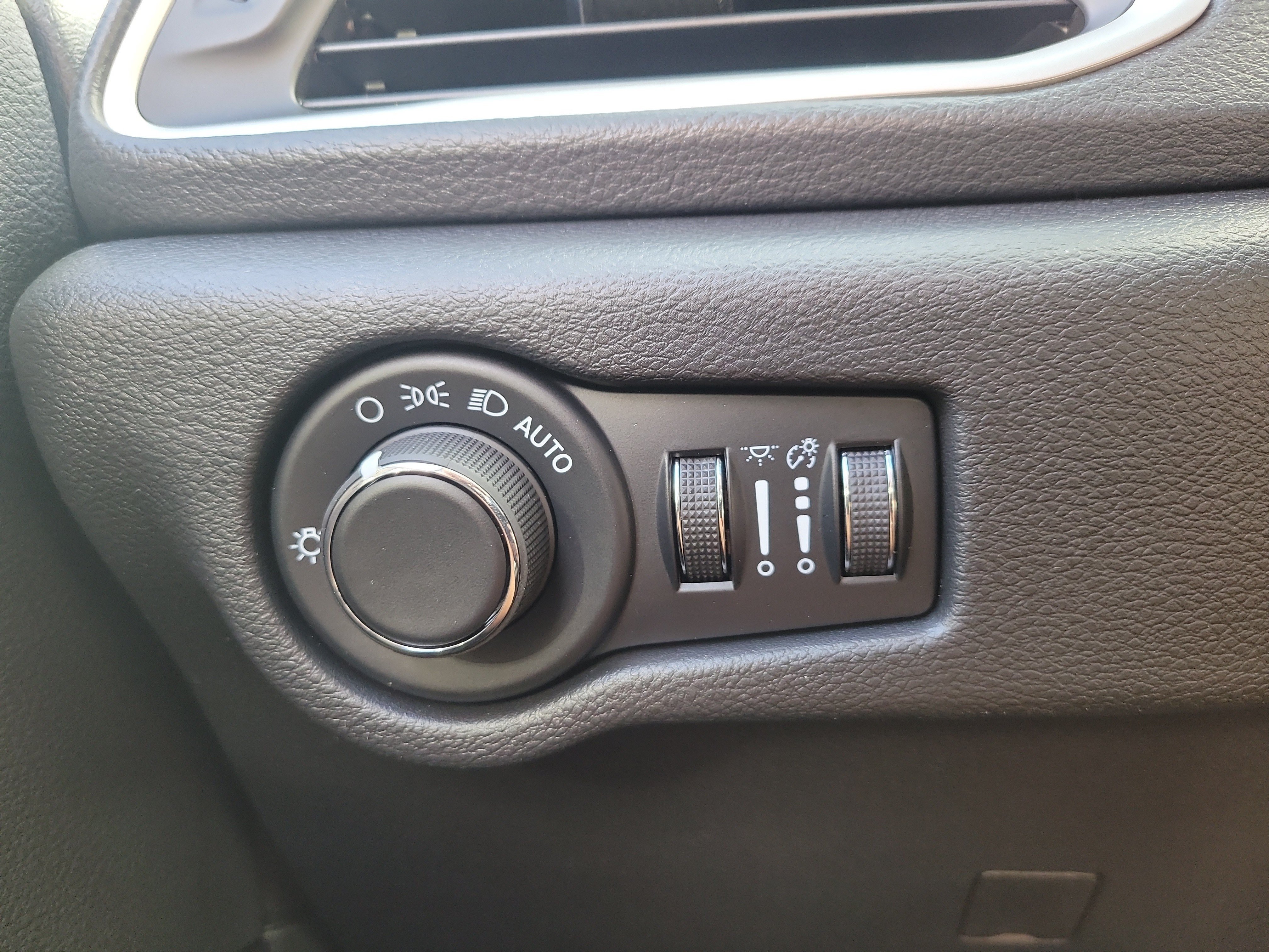 New 2027 Chrysler Pacifica Select FWD image 24