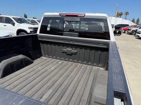 Used 2026 Chevrolet Silverado 1500 LT Trail Boss w/ LT Trail Boss Premium Package AWD/4WD image 9