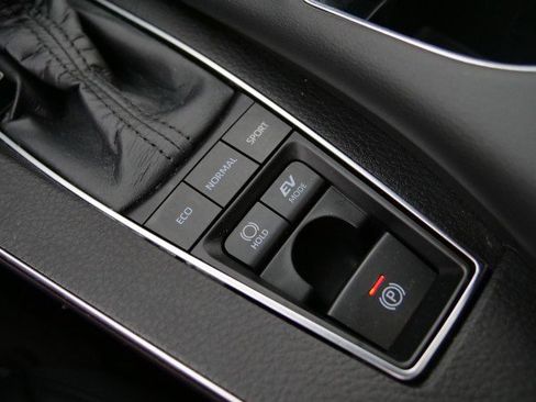 Used 2021 Toyota Avalon XSE image 17