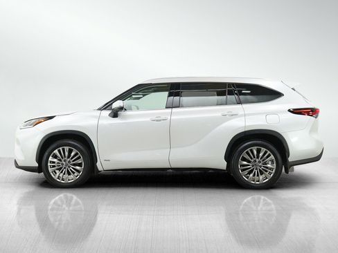 Used 2026 Toyota Highlander Platinum AWD/4WD image 2