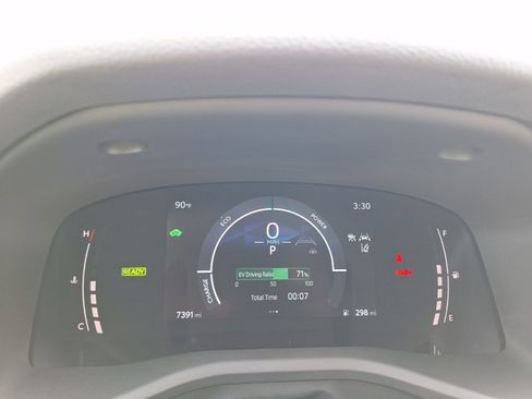 Used 2025 Toyota Camry LE w/ Convenience Package image 19