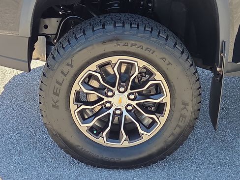 Used 2022 Chevrolet Colorado ZR2 w/ LPO, Power Package AWD/4WD image 7