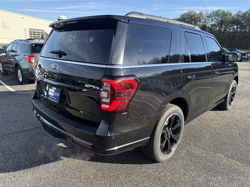 Used 2023 Ford Expedition Limited image 7