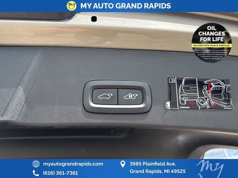 Used 2022 Volvo XC40 T5 R-Design w/ Advanced Package image 29