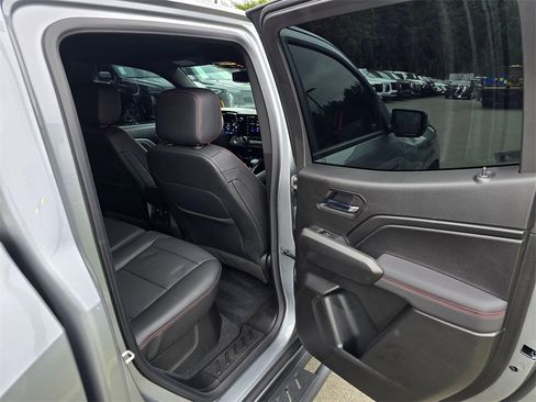 Used 2025 Chevrolet Colorado Z71 w/ Technology Package image 13