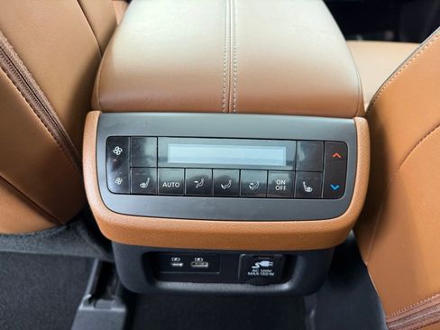 Used 2024 Nissan Pathfinder Platinum w/ Cargo Package image 17