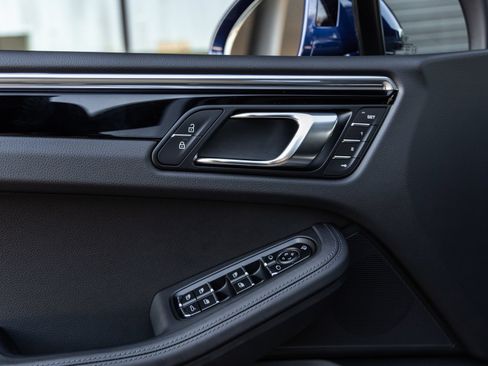 Certified 2026 Porsche Macan AWD/4WD image 22