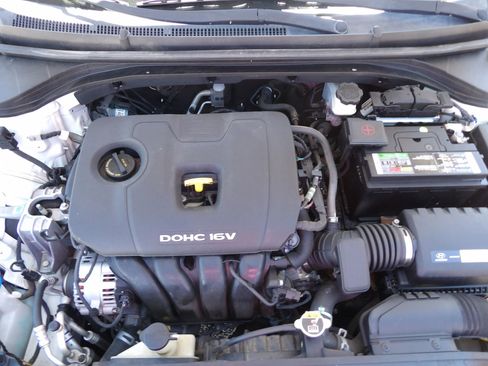 Used 2018 Hyundai Elantra SE FWD image 25