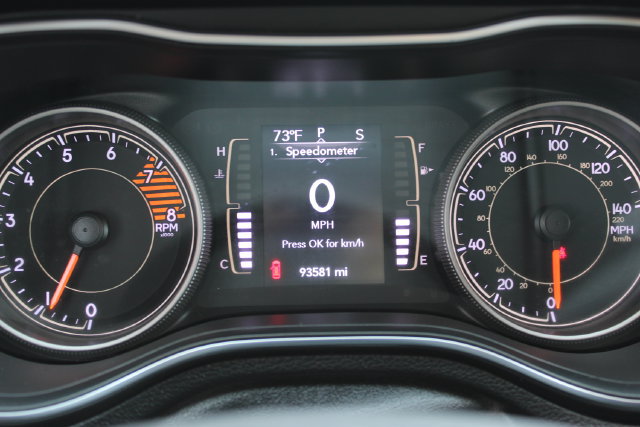 Used 2019 Jeep Cherokee Latitude Plus w/ Cold Weather Group AWD/4WD image 16