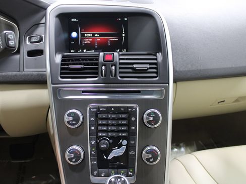 Used 2015 Volvo XC60 T6 Platinum AWD/4WD image 32